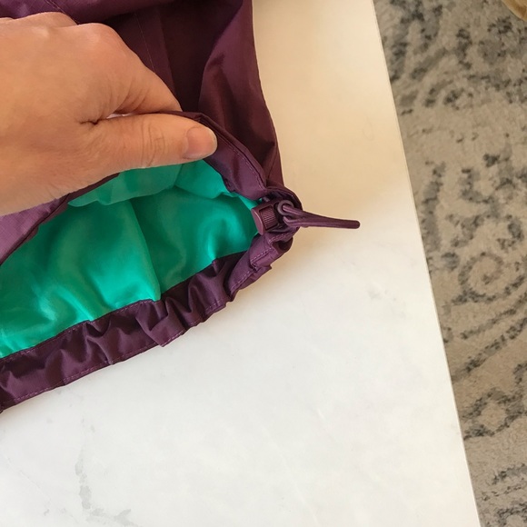 The North Face Resolve 2 shell 2 L Rainjacket/packable windbreaker. Women’s med - Picture 3 of 7